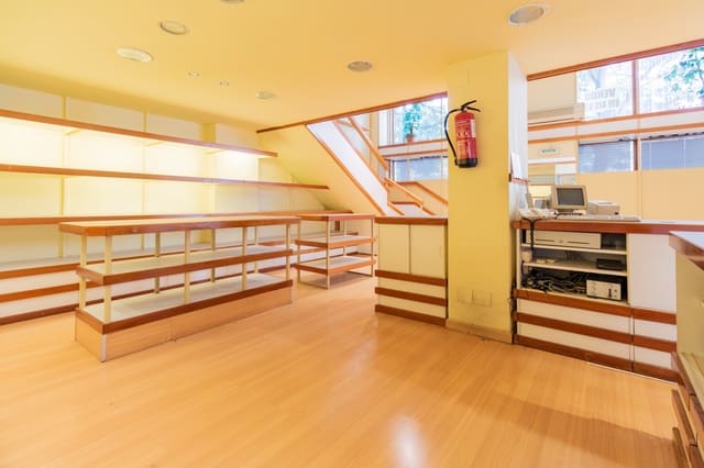 Commercieel te koop in Pamplona - € 380.000 (Ref: 7849925)