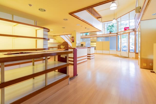 Commercieel te koop in Pamplona - € 380.000 (Ref: 7849925)