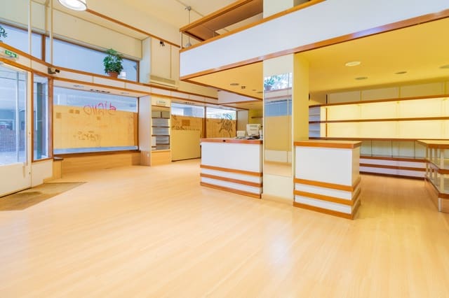 Commercieel te koop in Pamplona - € 380.000 (Ref: 7849925)