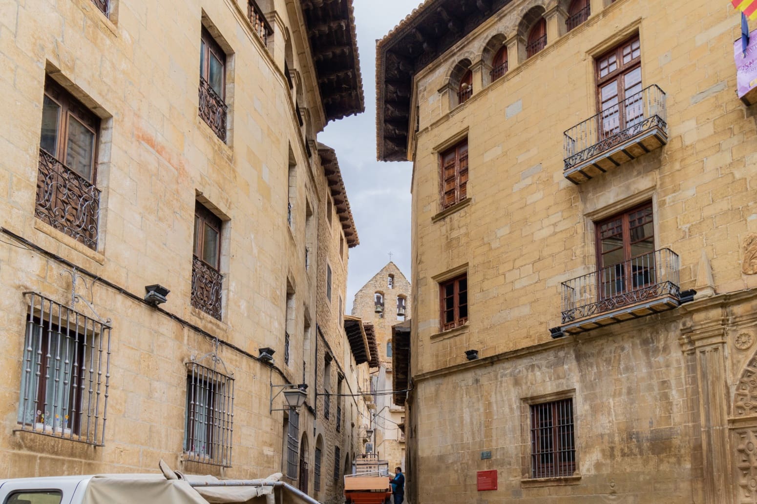 Villa til salg i Sos del Rey Catolico - € 270.000 (Ref: 7984391)