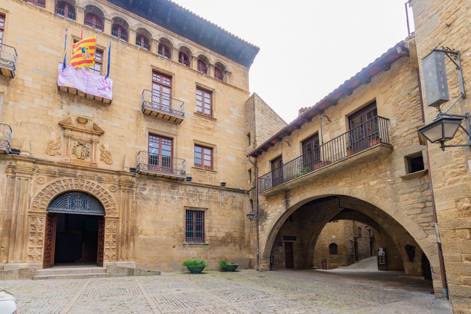 Villa til salg i Sos del Rey Catolico - € 270.000 (Ref: 7984391)