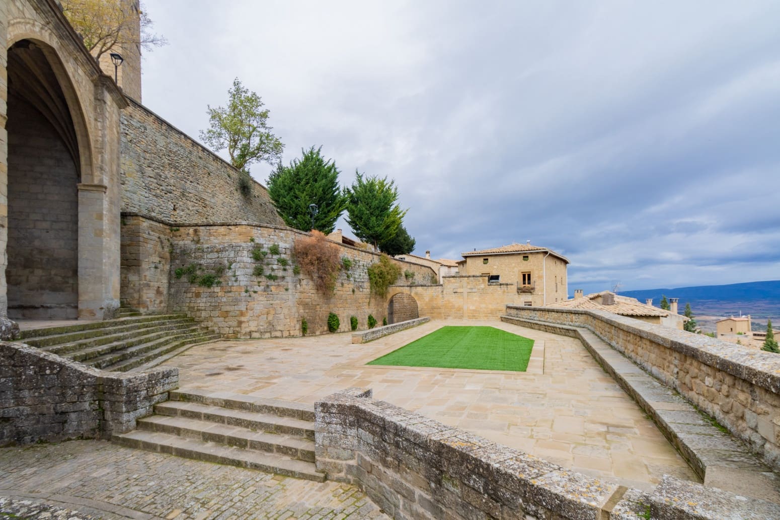 Villa til salg i Sos del Rey Catolico - € 270.000 (Ref: 7984391)