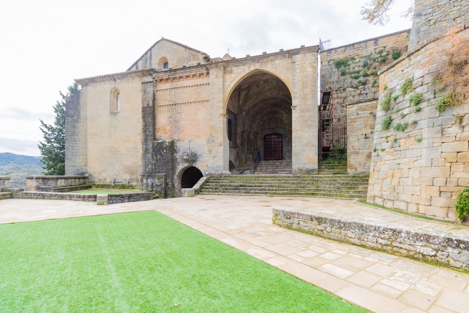 Villa til salg i Sos del Rey Catolico - € 270.000 (Ref: 7984391)