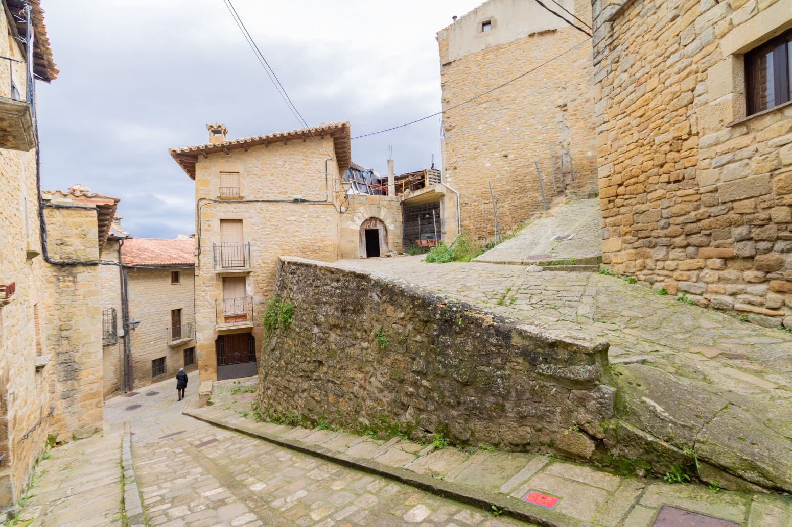 Villa til salg i Sos del Rey Catolico - € 270.000 (Ref: 7984391)