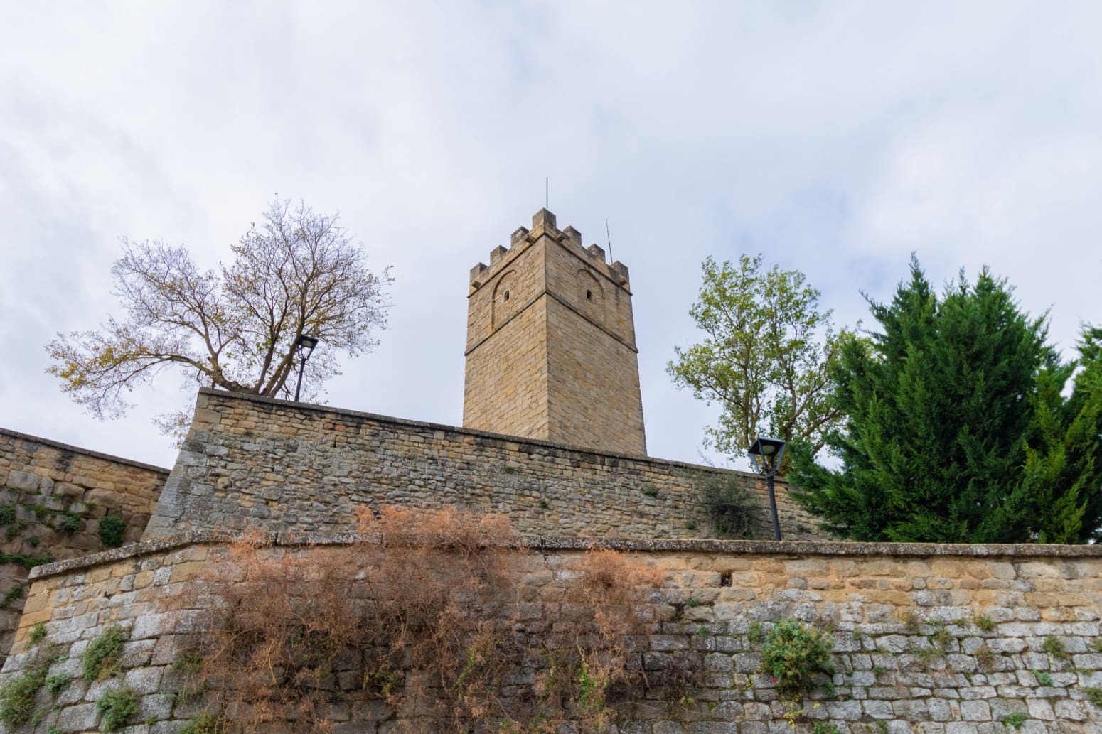 Villa til salg i Sos del Rey Catolico - € 270.000 (Ref: 7984391)