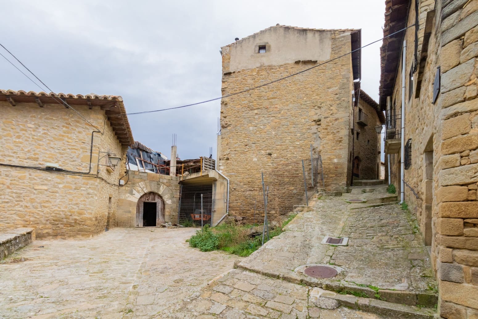 Villa til salg i Sos del Rey Catolico - € 270.000 (Ref: 7984391)