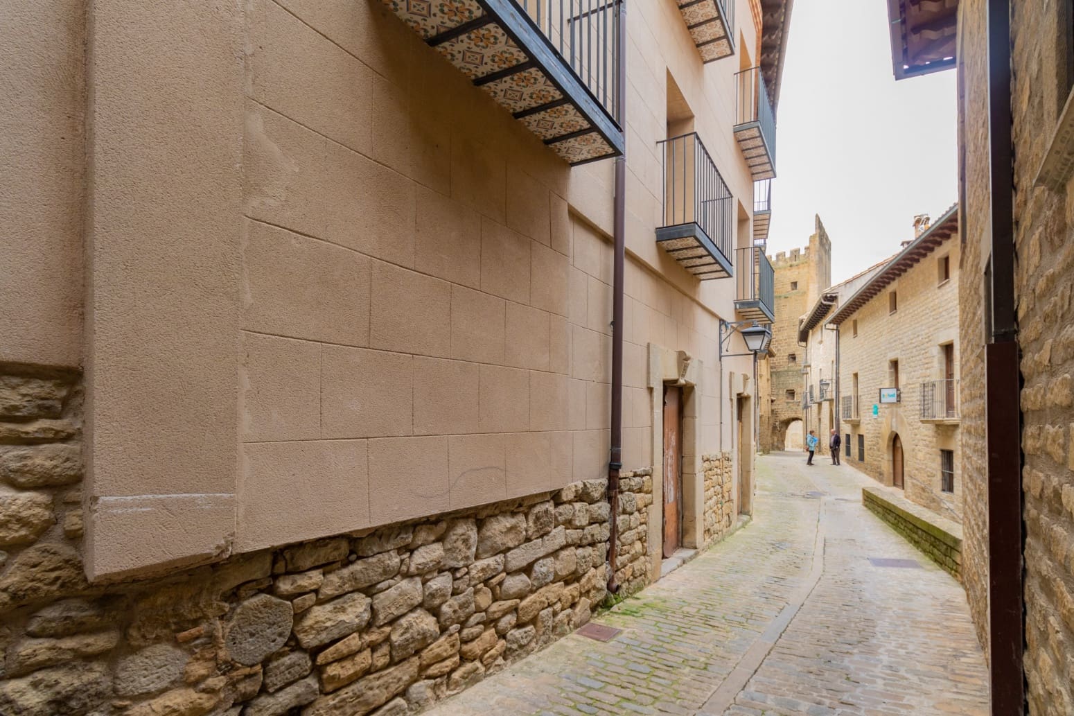 Villa til salg i Sos del Rey Catolico - € 270.000 (Ref: 7984391)