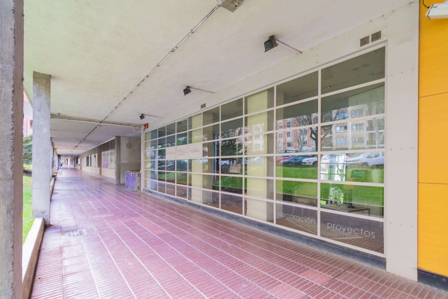 Erhverv til salg i Pamplona / Iruna - € 140.000 (Ref: 8125044)