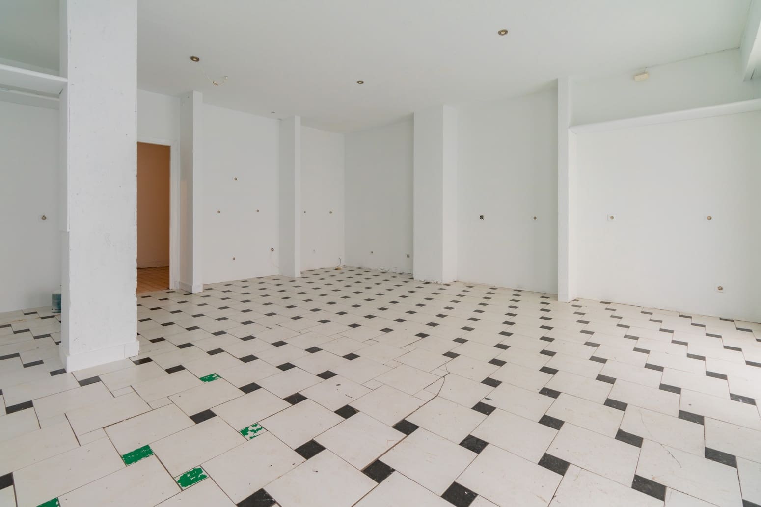 Erhverv til leje i Pamplona / Iruna - € 600 (Ref: 8183546)