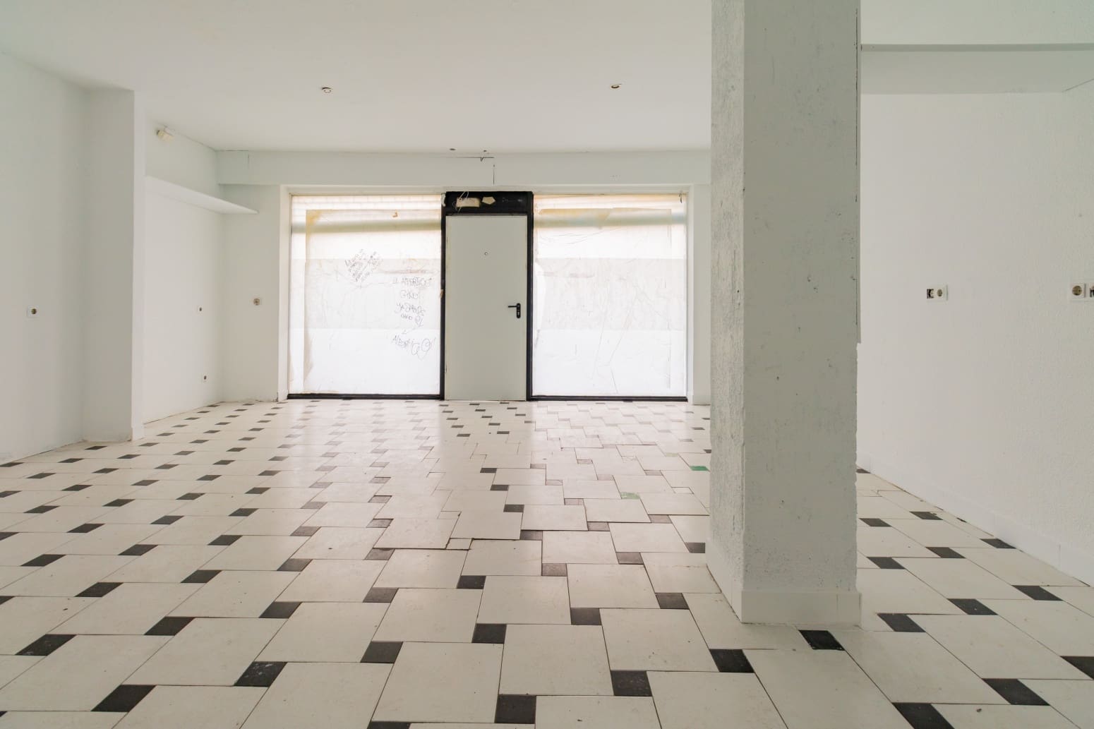 Erhverv til leje i Pamplona / Iruna - € 600 (Ref: 8183546)