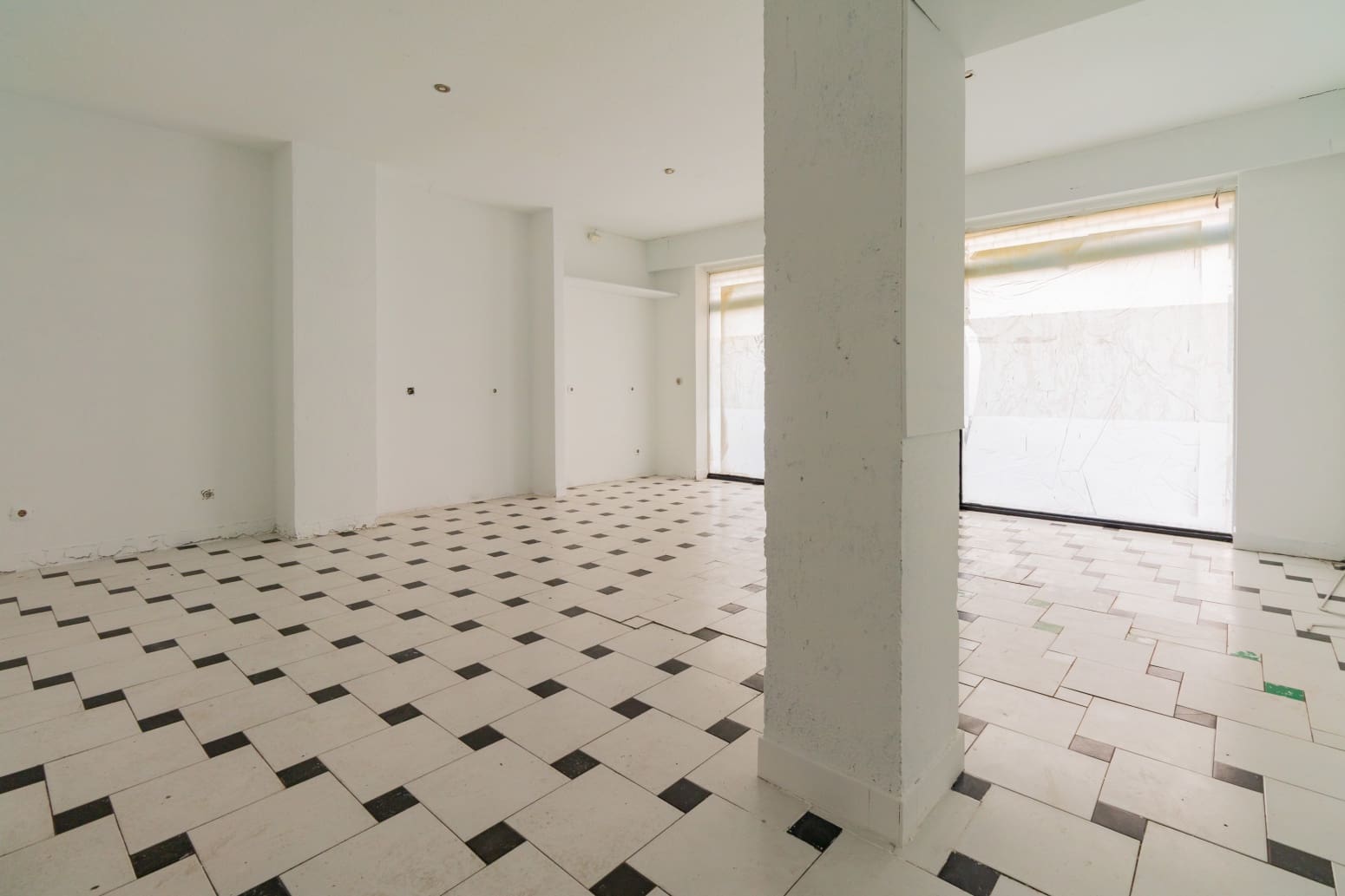 Erhverv til leje i Pamplona / Iruna - € 600 (Ref: 8183546)