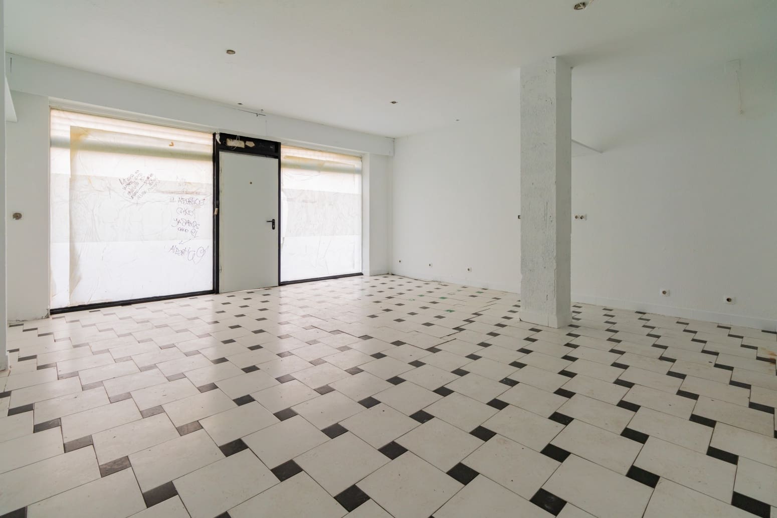 Erhverv til leje i Pamplona / Iruna - € 600 (Ref: 8183546)