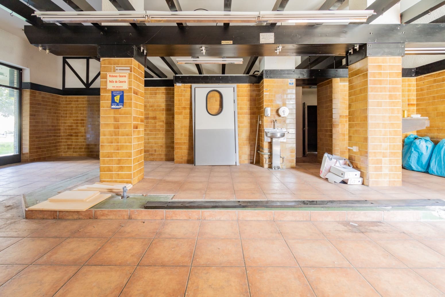 Erhverv til salg i Pamplona / Iruna - € 195.000 (Ref: 8183547)