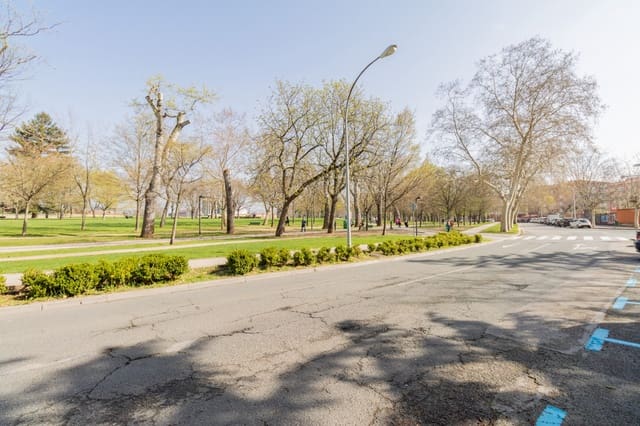 Commercial for sale in Pamplona / Iruña - € 195,000 (Ref: 8183547)