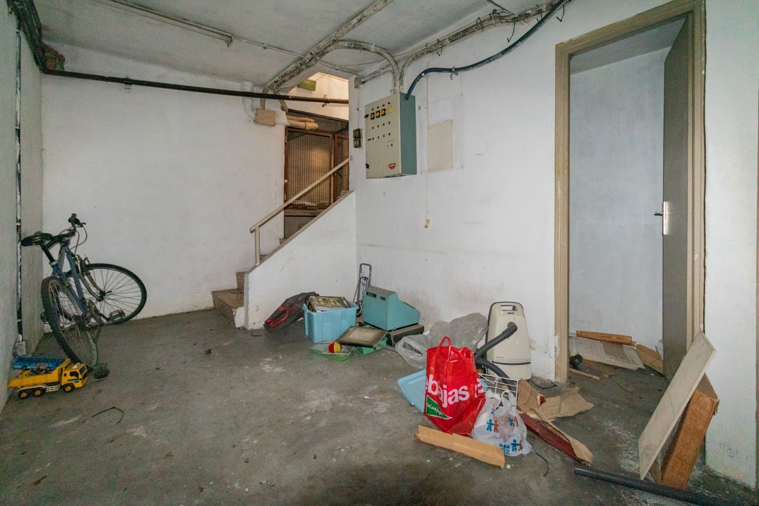 Erhverv til salg i Pamplona / Iruna - € 195.000 (Ref: 8183547)