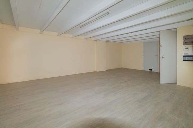 Commercial for sale in Pamplona / Iruña - € 180,000 (Ref: 8217406)