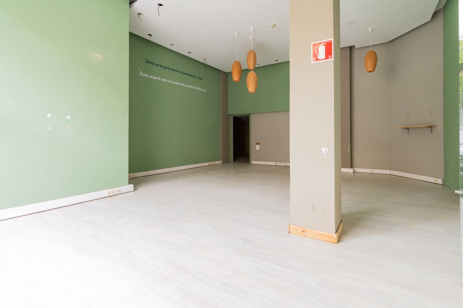 Erhverv til salg i Pamplona / Iruna - € 180.000 (Ref: 8217406)