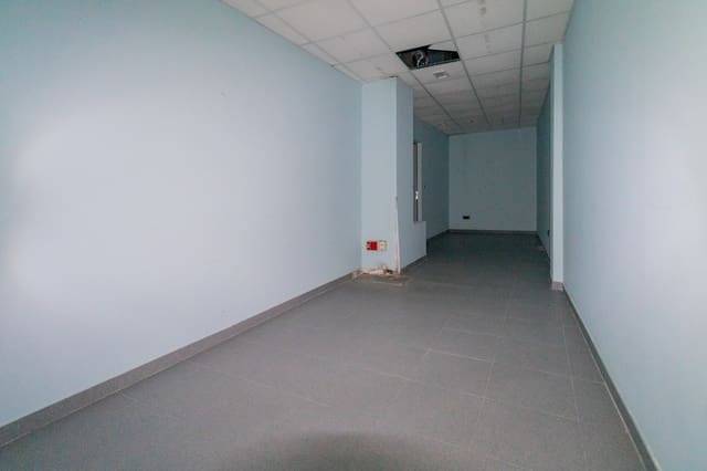 Commercieel te koop in Burlada - € 210.600 (Ref: 8317906)