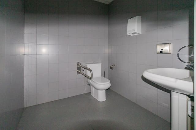 Commercieel te koop in Burlada - € 210.600 (Ref: 8317906)