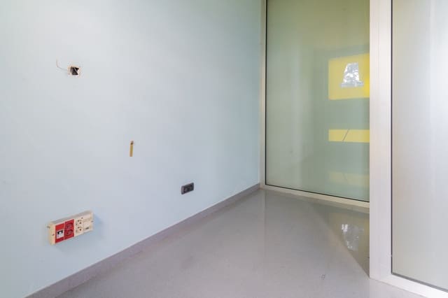 Commercieel te koop in Burlada - € 210.600 (Ref: 8317906)