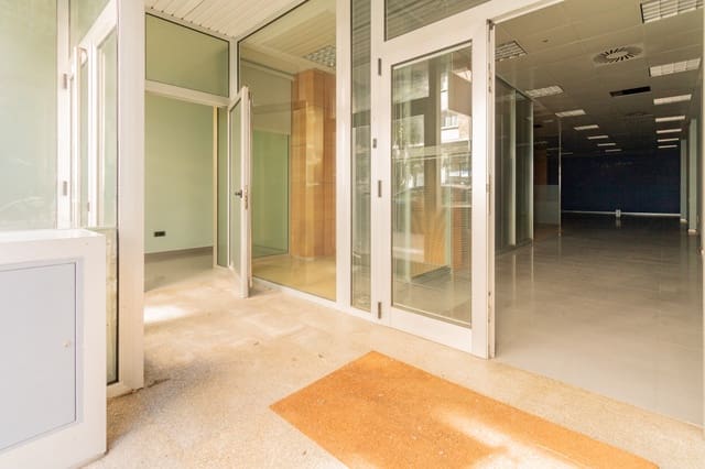 Commercieel te koop in Burlada - € 210.600 (Ref: 8317906)