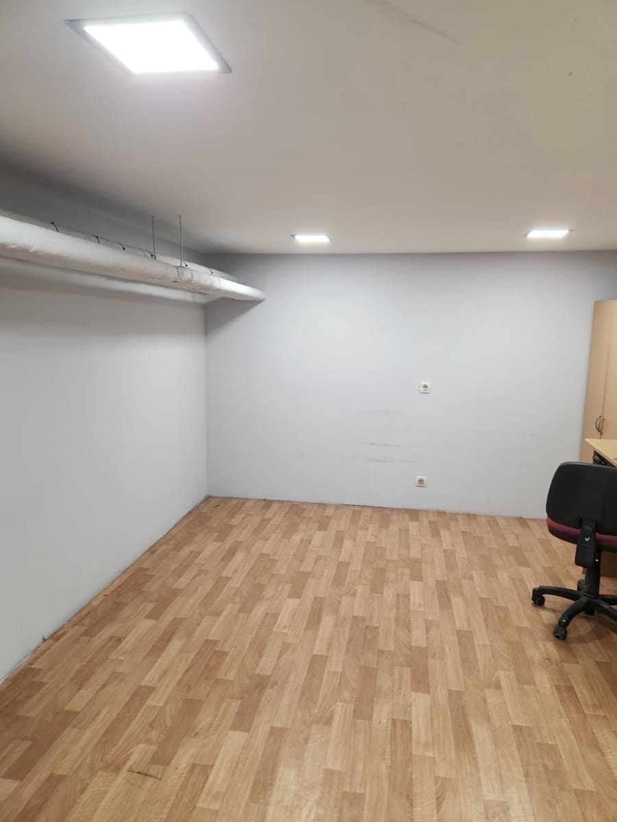 Erhverv til leje i Pamplona / Iruna - € 500 (Ref: 8365650)