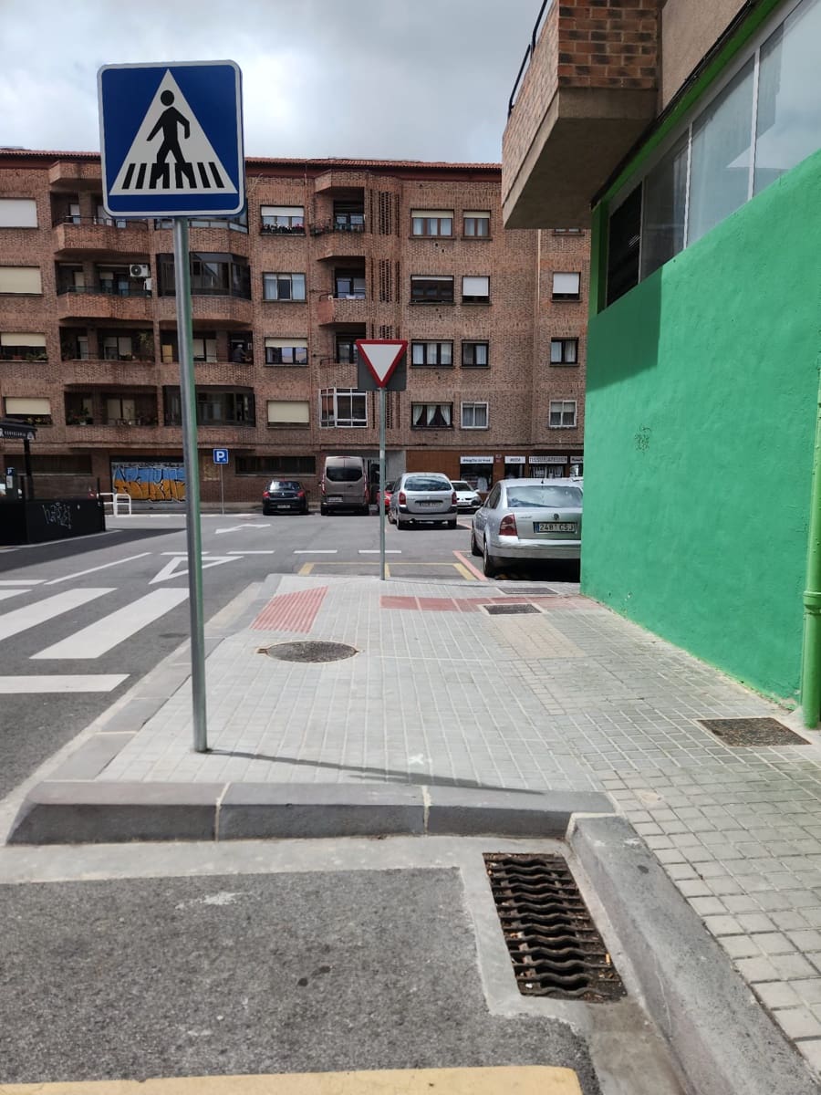 Erhverv til leje i Pamplona / Iruna - € 500 (Ref: 8365650)