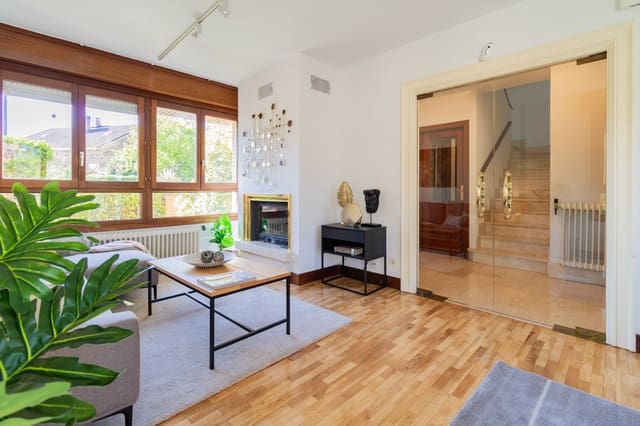 4 slaapkamer Villa te koop in Egüés, Valle de Egüés/Eguesibar met garage - € 449.900 (Ref: 8396571)