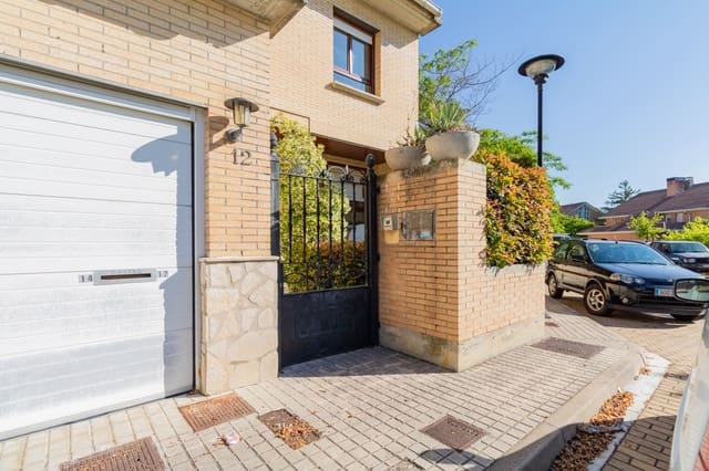 4 slaapkamer Villa te koop in Egüés, Valle de Egüés/Eguesibar met garage - € 449.900 (Ref: 8396571)