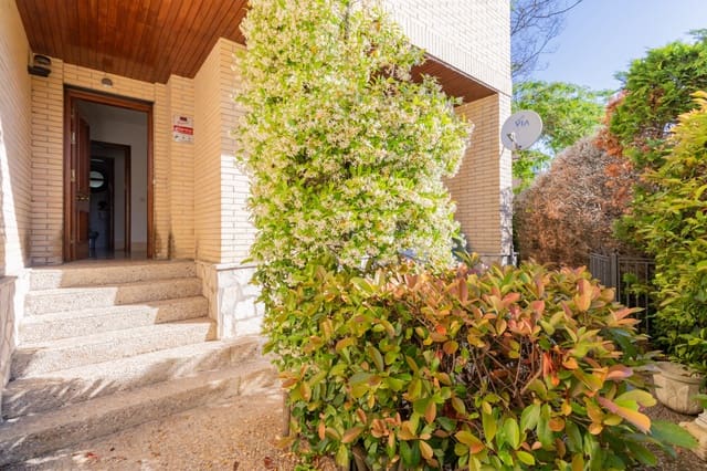 4 slaapkamer Villa te koop in Egüés, Valle de Egüés/Eguesibar met garage - € 449.900 (Ref: 8396571)