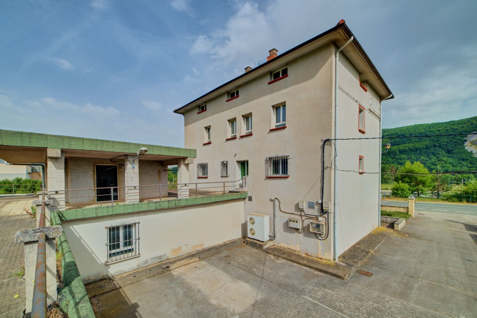 18 bedroom Commercial for sale in Olazti / Olazagutia - € 600,000 (Ref: 8440300)