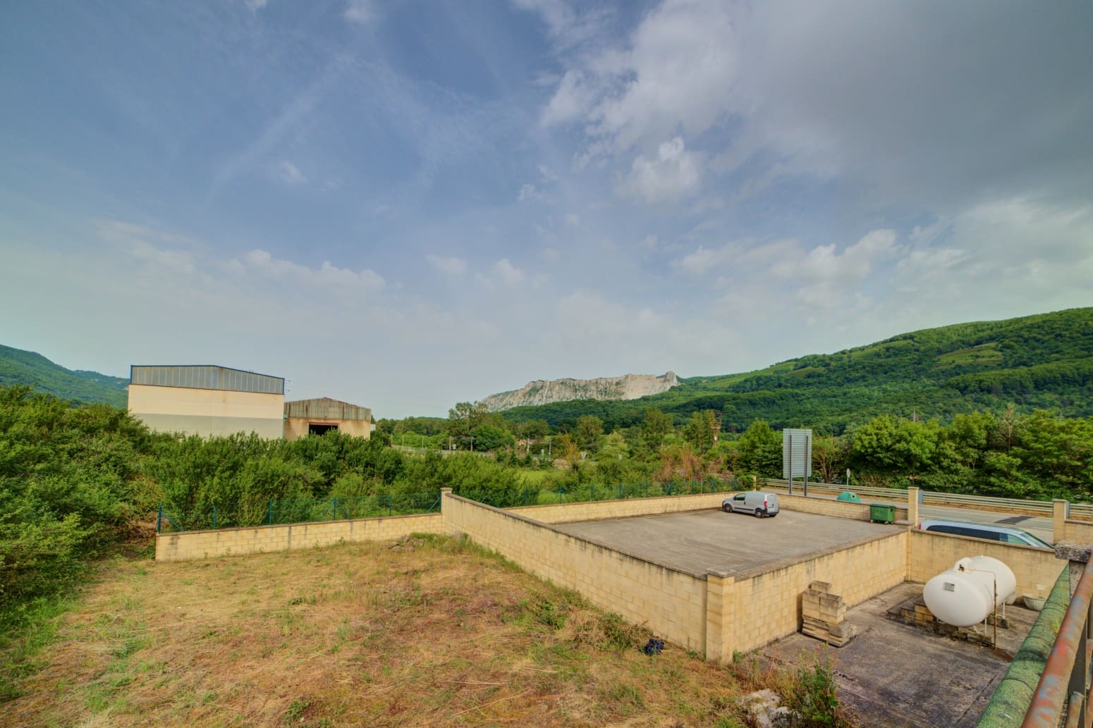 18 bedroom Commercial for sale in Olazti / Olazagutia - € 600,000 (Ref: 8440300)