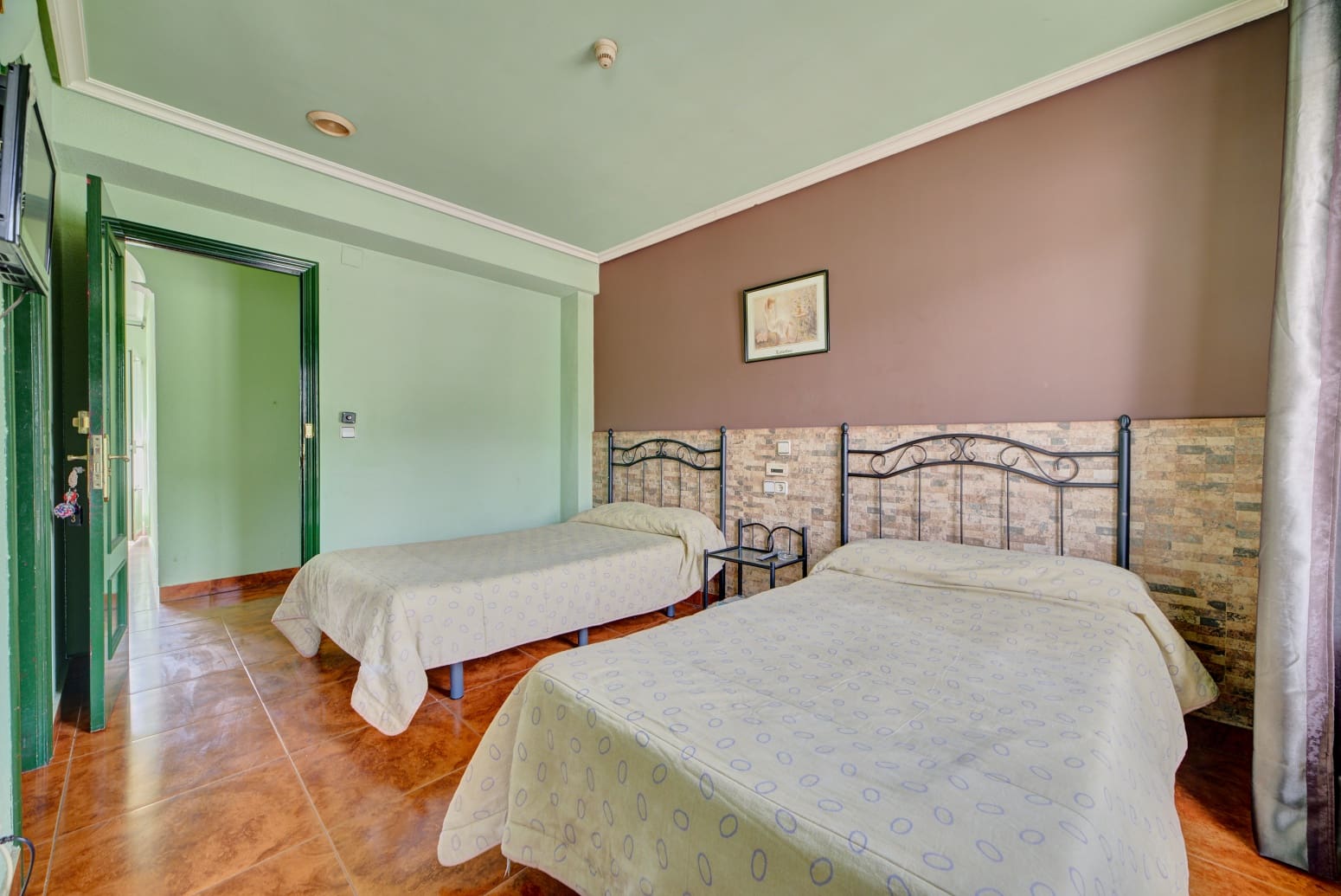 18 bedroom Commercial for sale in Olazti / Olazagutia - € 600,000 (Ref: 8440300)