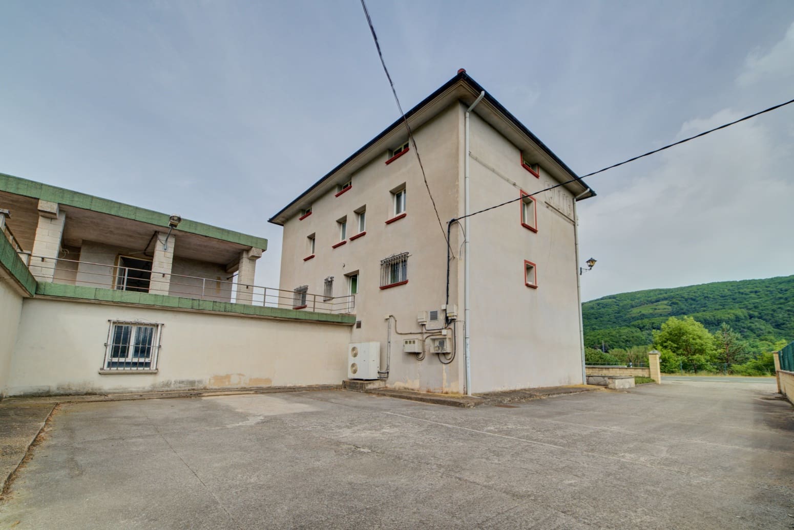 18 bedroom Commercial for sale in Olazti / Olazagutia - € 600,000 (Ref: 8440300)