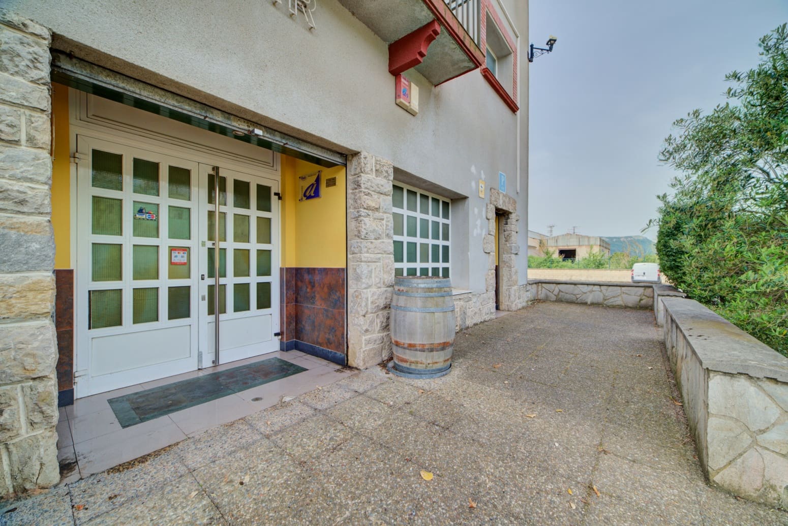 18 bedroom Commercial for sale in Olazti / Olazagutia - € 600,000 (Ref: 8440300)