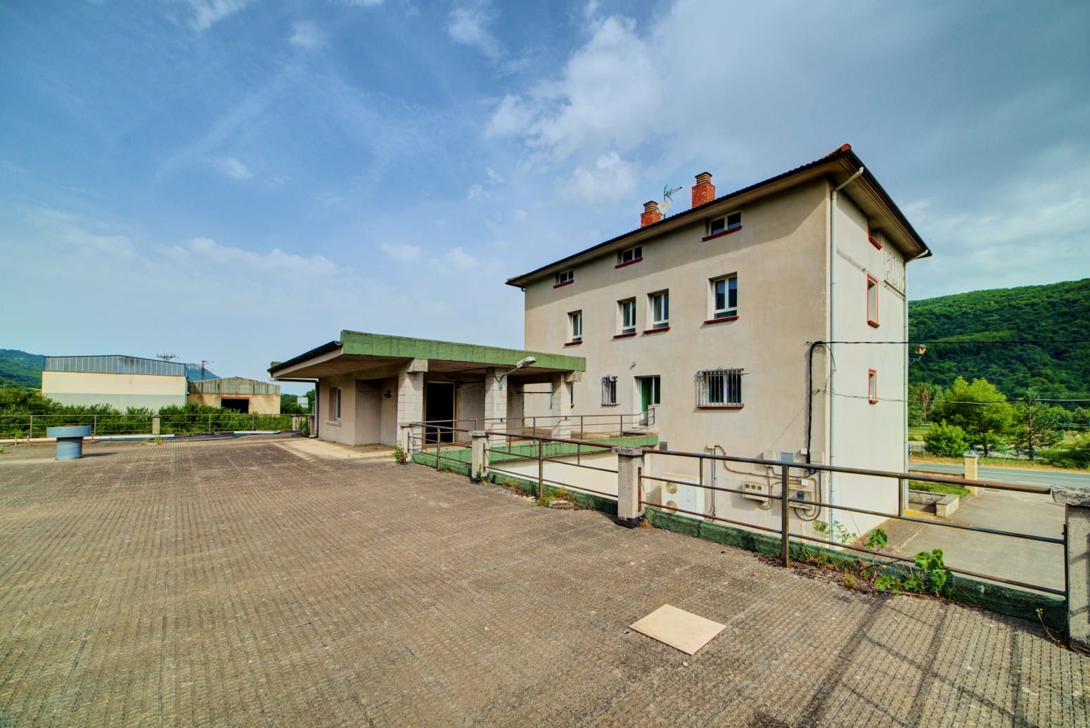 18 bedroom Commercial for sale in Olazti / Olazagutia - € 600,000 (Ref: 8440300)