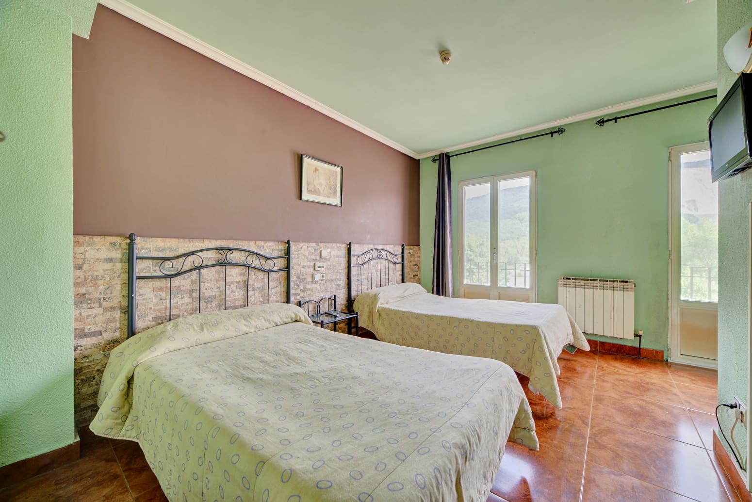 18 bedroom Commercial for sale in Olazti / Olazagutia - € 600,000 (Ref: 8440300)