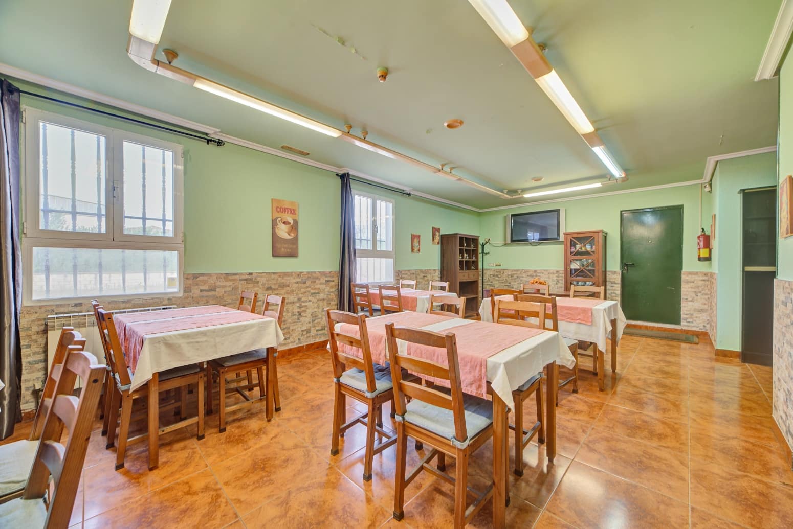 18 bedroom Commercial for sale in Olazti / Olazagutia - € 600,000 (Ref: 8440300)