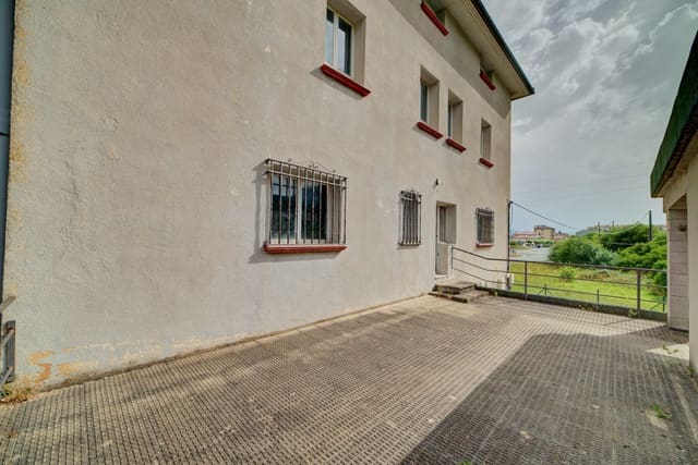 18 bedroom Commercial for sale in Olazti / Olazagutía - € 600,000 (Ref: 8440300)