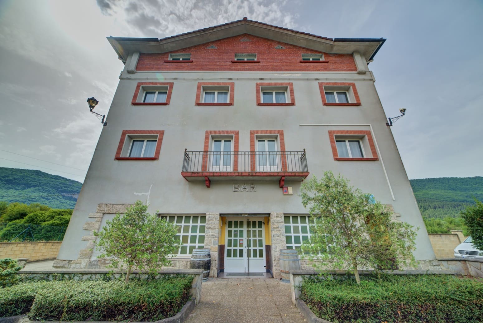 18 bedroom Commercial for sale in Olazti / Olazagutia - € 600,000 (Ref: 8440300)