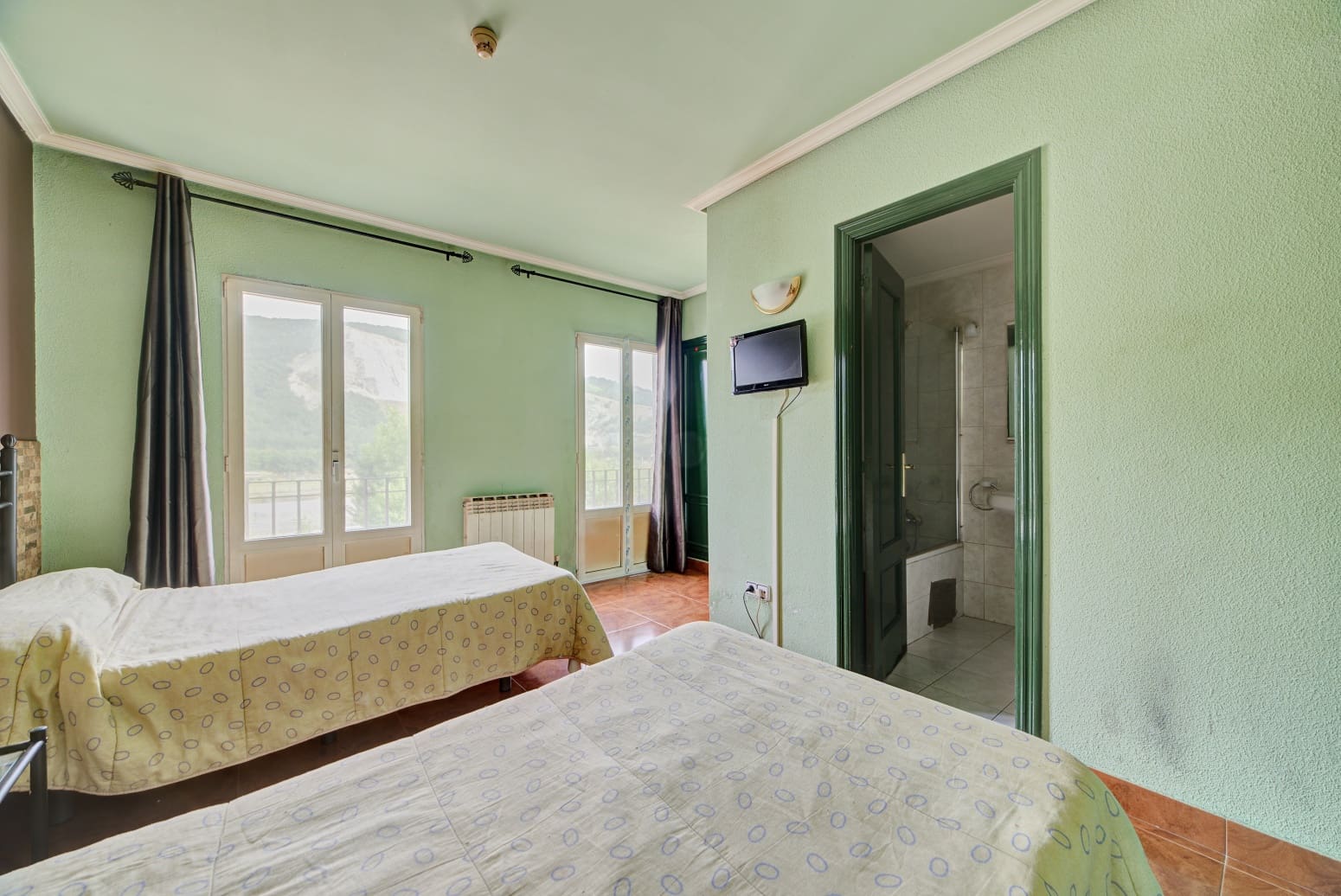 18 bedroom Commercial for sale in Olazti / Olazagutia - € 600,000 (Ref: 8440300)