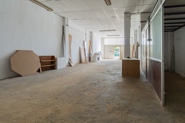 Erhverv til salg i Pamplona / Iruña - € 145.000 (Ref: 8460159)