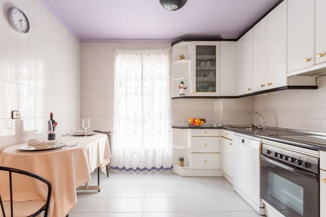 4 sovrum Lägenhet att hyra i Pamplona - 1 350 € (Ref: 8479249)