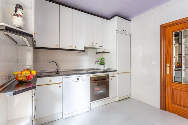 4 sovrum Lägenhet att hyra i Pamplona - 1 350 € (Ref: 8479249)