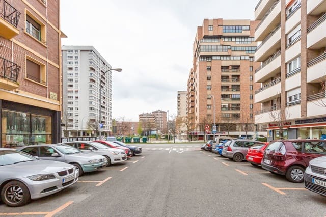 4 sovrum Lägenhet att hyra i Pamplona - 1 350 € (Ref: 8479249)