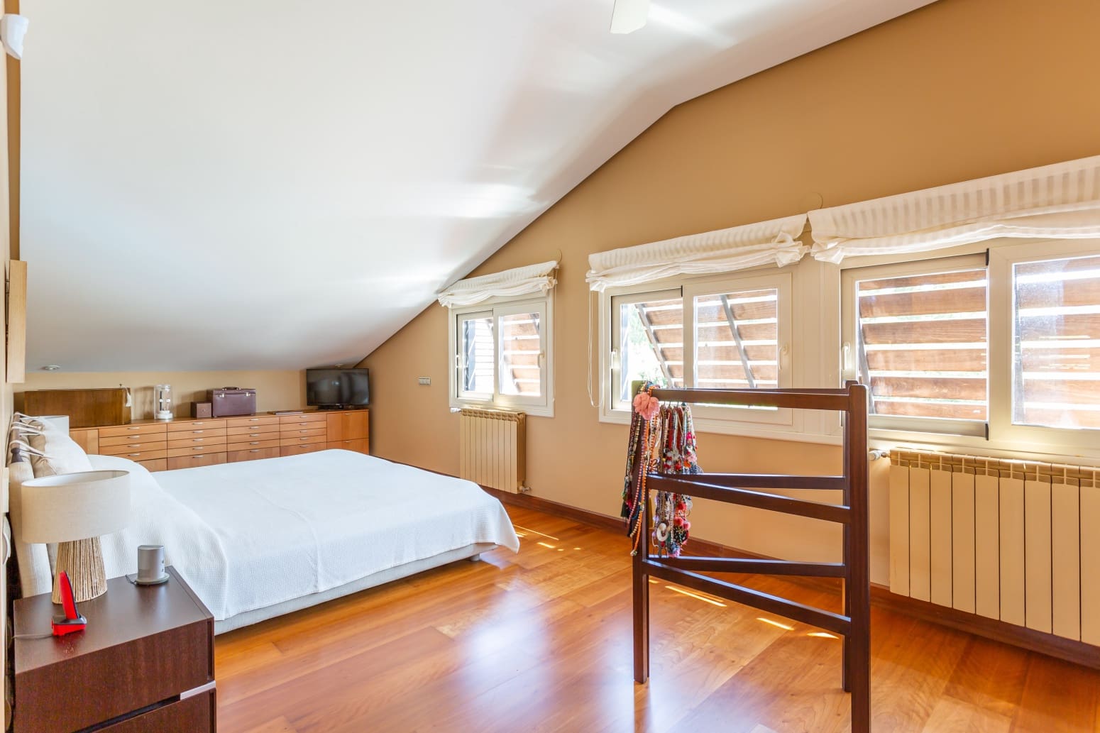 9 bedroom Villa for sale in Egues with pool garage - € 1,700,000 (Ref: 8484454)