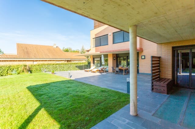 9 soveværelse Villa til salg i Egüés, Valle de Egüés/Eguesibar med swimmingpool garage - € 1.700.000 (Ref: 8484454)