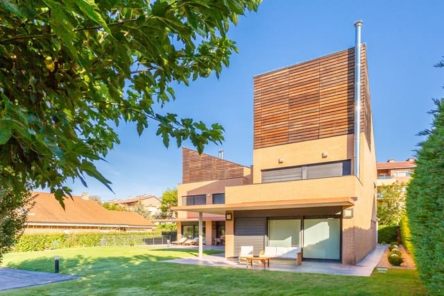 9 soveværelse Villa til salg i Egüés, Valle de Egüés/Eguesibar med swimmingpool garage - € 1.700.000 (Ref: 8484454)