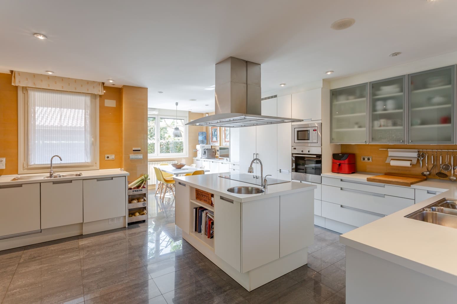 9 bedroom Villa for sale in Egues with pool garage - € 1,700,000 (Ref: 8484454)