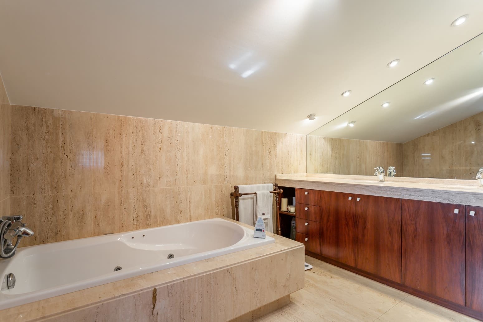 9 bedroom Villa for sale in Egues with pool garage - € 1,700,000 (Ref: 8484454)